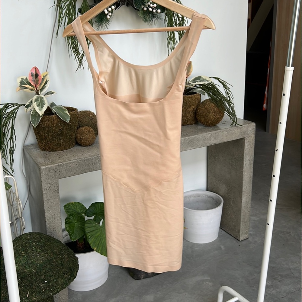 NWOT Wacoal laser cut Shapeware slip
